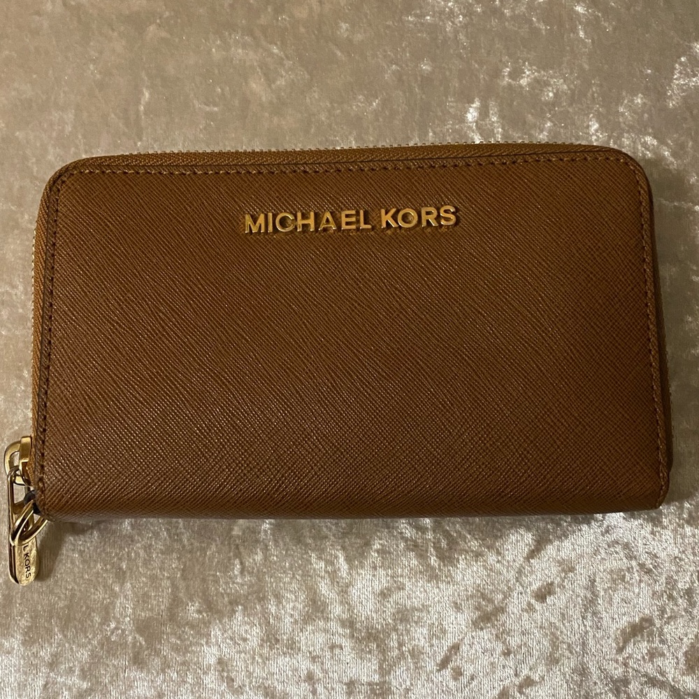 ⭐️100% Authentic Michael Kors Wallet ⭐️
